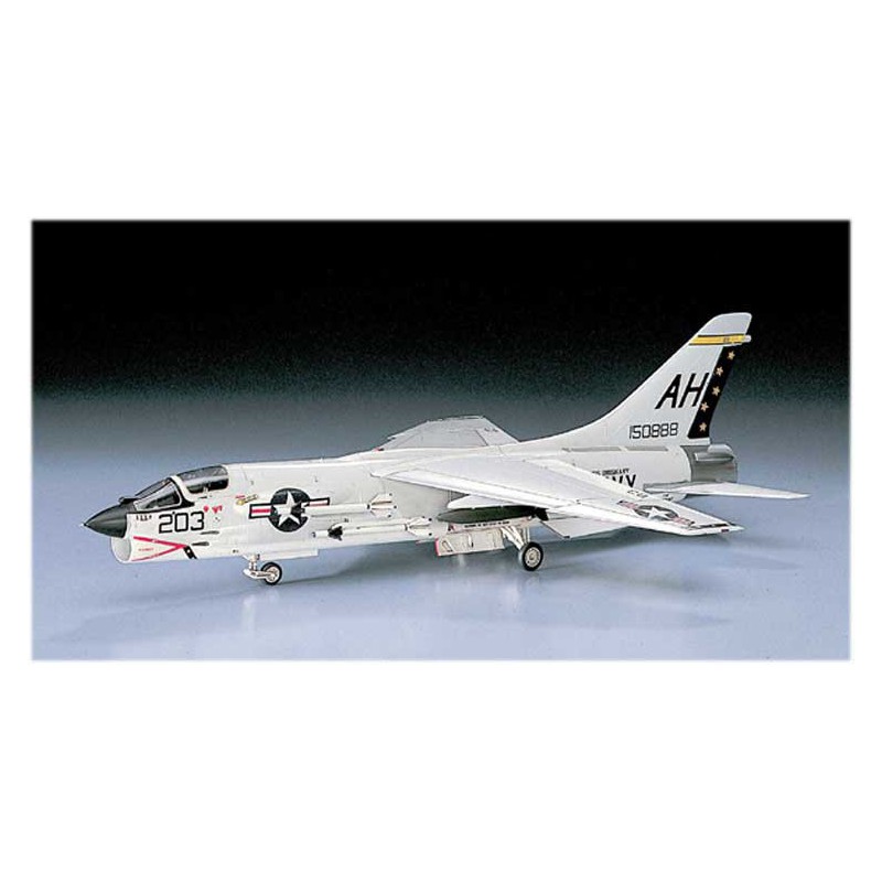 Maquette d'avion en plastique F8E CRUSADER (C9) 1/72