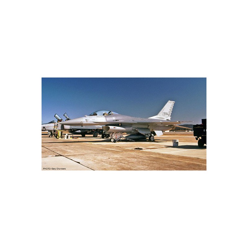 Maquette d'avion en plastique F-16A ADF ANG COMBO 1/72