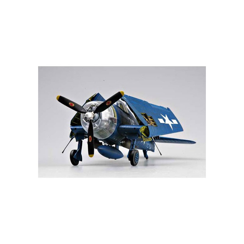 Maquette d'avion en plastique F6F-5N "HELLCAT" Maquette d'avion en plastique F6F-5N "HELLCAT"