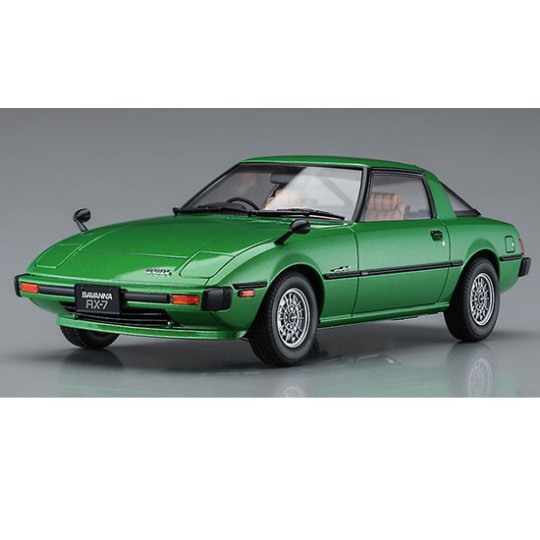 Maquette de voiture en plastique Mazda Savanna RX-7 (SA22C) 1/24 Maquette de voiture en plastique Mazda Savanna RX-7 (SA22C) 1/24