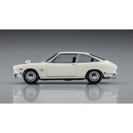 Maquette de voiture en plastique Isuzu 117 coupé 1968 1/24