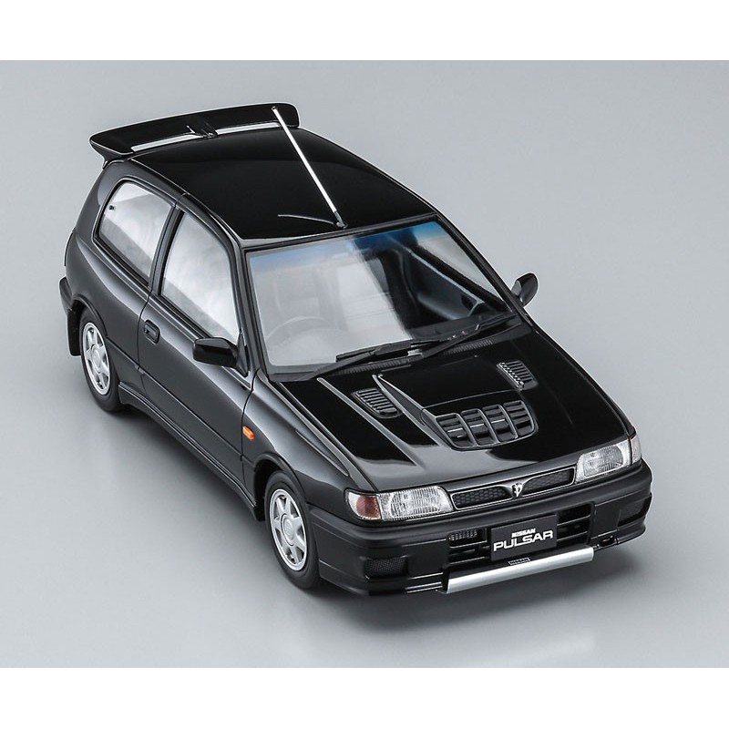 Maquette de voiture en plastique Nissan Pulsar RNN14 GTI-R 1/24