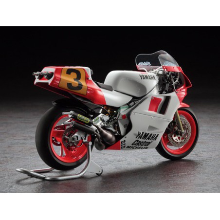 Maquette de moto en plastique YAMAHA YZR500 1988 1/12