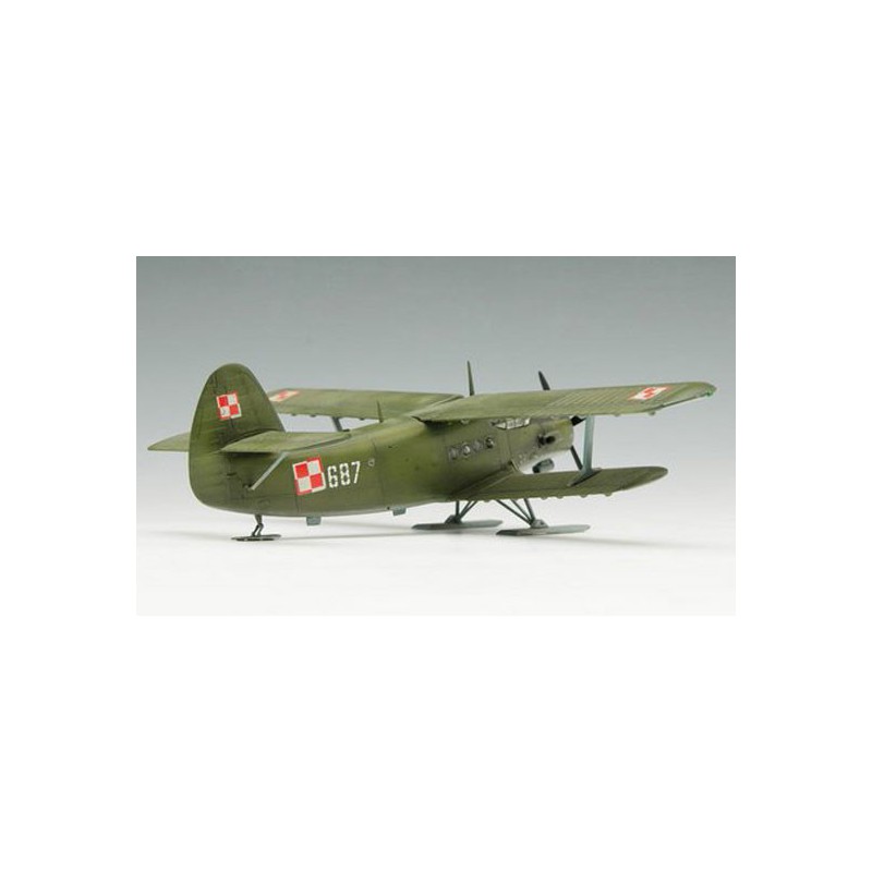 Maquette d'avion en plastique Antonov An-2 Colt on skis Maquette d'avion en plastique Antonov An-2 Colt on skis