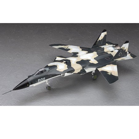 Kunststoffplattformmodell SU-47 Berkut Ace Combat Grabacr 1/72 | Scientific-MHD