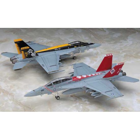 Maquette d'avion en plastique F/A-18E USS R. Reagan 1/72