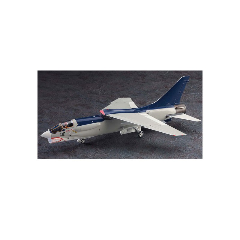 Maquette d'avion en plastique F-8E Crusader Shin Kazawa 1/72