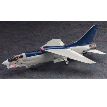 Maquette d'avion en plastique F-8E Crusader Shin Kazawa 1/72