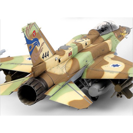 Maquette d'avion en plastique F-16I SUFA 1/32
