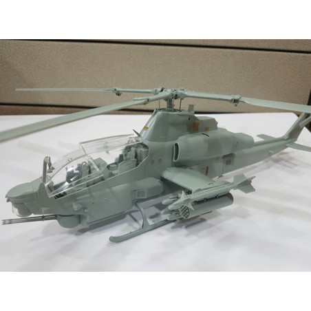 Maquette d'hélicoptère en plastique USMC AH-1Z Shark Mouth 1/35