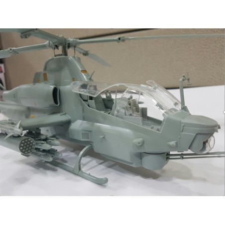 Maquette d'hélicoptère en plastique USMC AH-1Z Shark Mouth 1/35