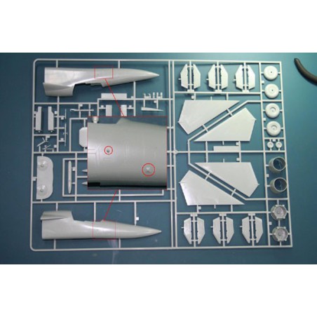 F-111C plastic plane model Australian AF 1/48 | Scientific-MHD