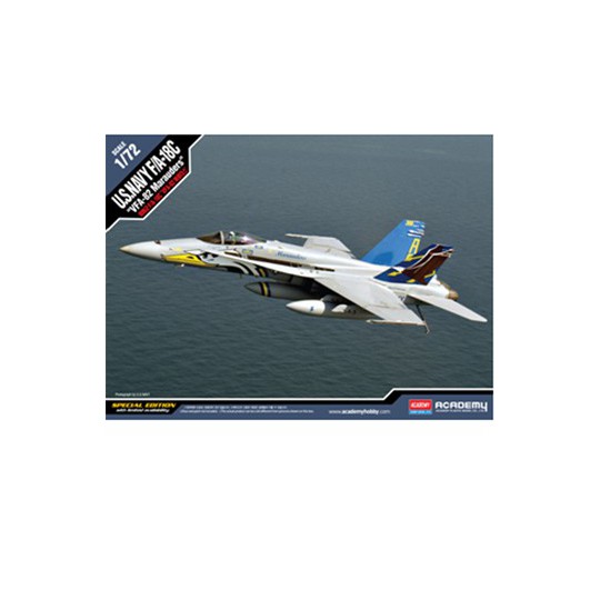 Maquette d'avion en plastique F/A-18C VFA-82 Marauders 1/72