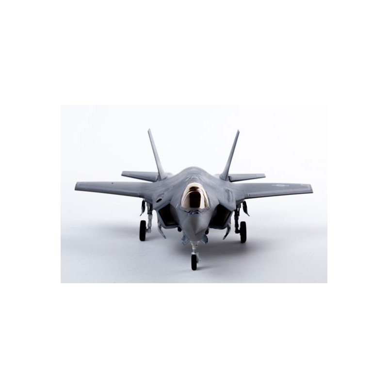 Maquette d'avion en plastique F-35A Seven Nations 1/72