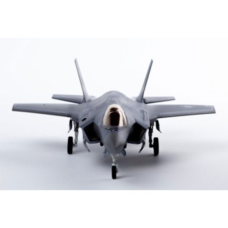 Maquette d'avion en plastique F-35A Seven Nations 1/72