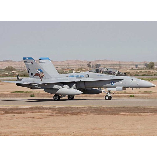 Maquette d'avion en plastique F/A-18D Hornet 1/48 Maquette d'avion en plastique F/A-18D Hornet 1/48