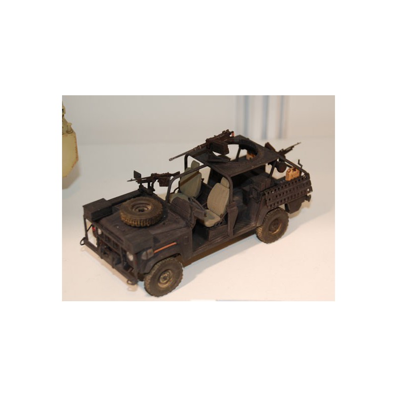 Maquette de Char en plastique LAND Wolf M.I.K. Defender 1/35 Maquette de Char en plastique LAND Wolf M.I.K. Defender 1/35