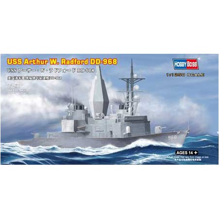 Maquette de Bateau en plastique USS ARTHUR W. RADFORD 1/125