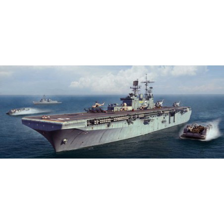 Maquette de Bateau en plastique USS Bataan LHD-5 1/700