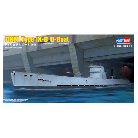 Maquette de Bateau en plastique DKM NAVY T. IX-B U-BOAT 1/350