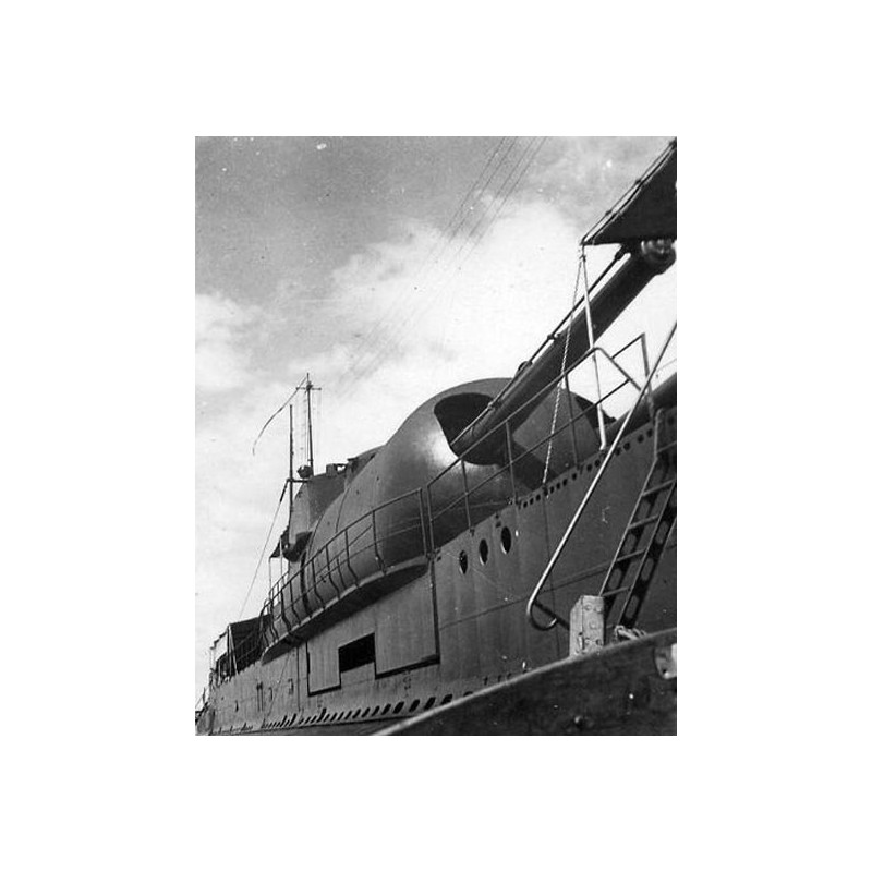 Maquette de Bateau en plastique S. M. Français Le Surcouf1/350