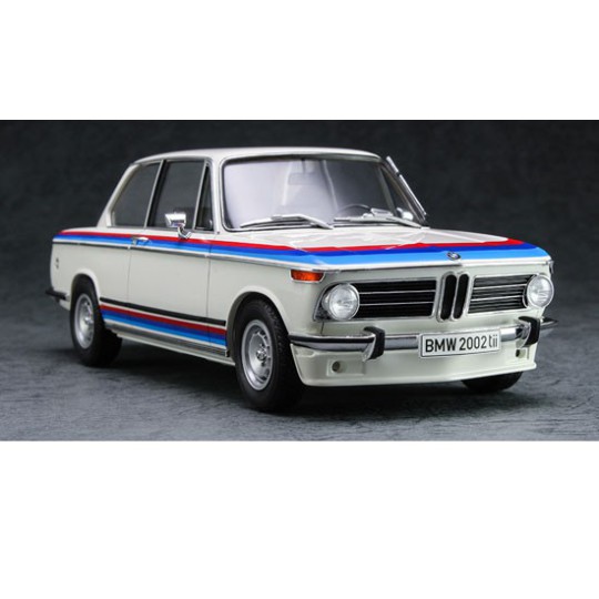 Maquette de voiture en plastique BMW 2002 tii w/ spoiler 1/24 Maquette de voiture en plastique BMW 2002 tii w/ spoiler 1/24