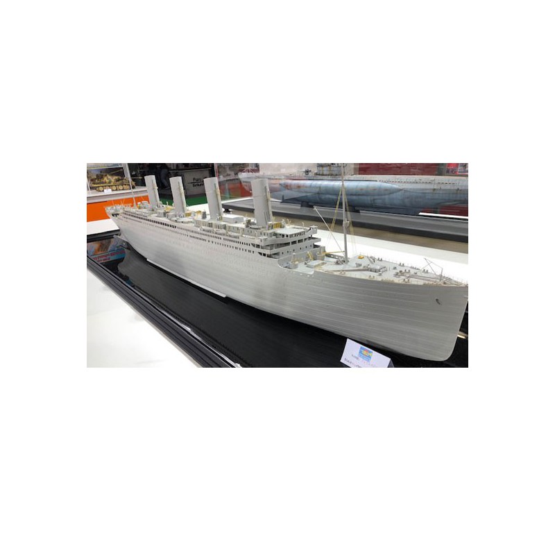 Maquette de Bateau en plastique R.M.S. TITANIC 1/200