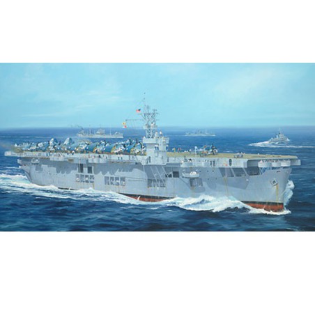 Maquette de Bateau en plastique USS CVE-26 Sangamon 1/350