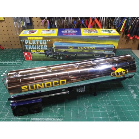 Maquette de camion en plastique Plated Tanker Trailer (Sunoco) 1:2