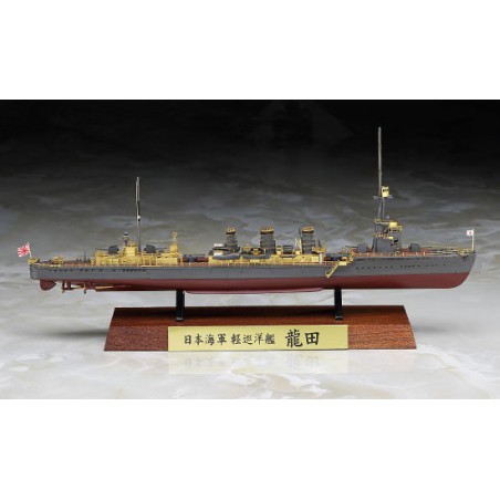 Maquette de Bateau en plastique JAPANESE NAVY LIGHT CRUISER TATSUTA FULL HULL SPEC