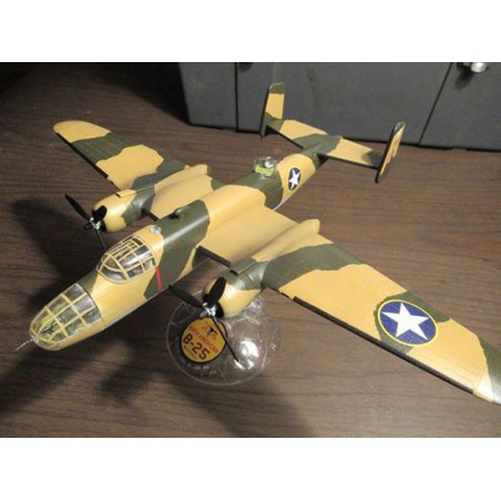 Maquette d'avion en plastique B-25 Flying Dragon with swivel stand 1/64