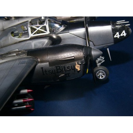 P-38L-5-LO Lightning plastic plane model | Scientific-MHD