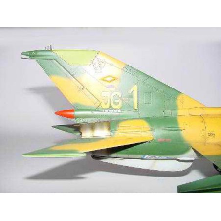 MiG-21 MF Fischbett J Plastikflugzeugmodell | Scientific-MHD