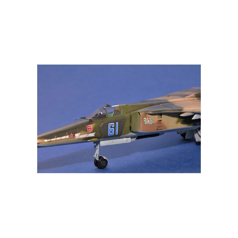 Maquette d'avion en plastique MIG-27M FLOGGER J