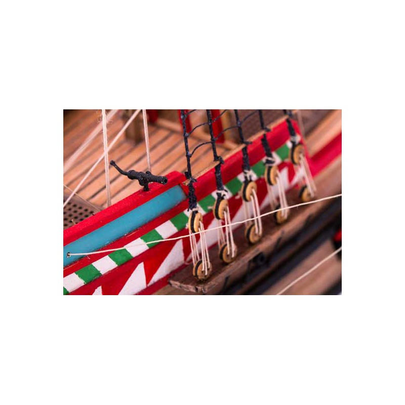 Bateau statique Golden Hind 1/72