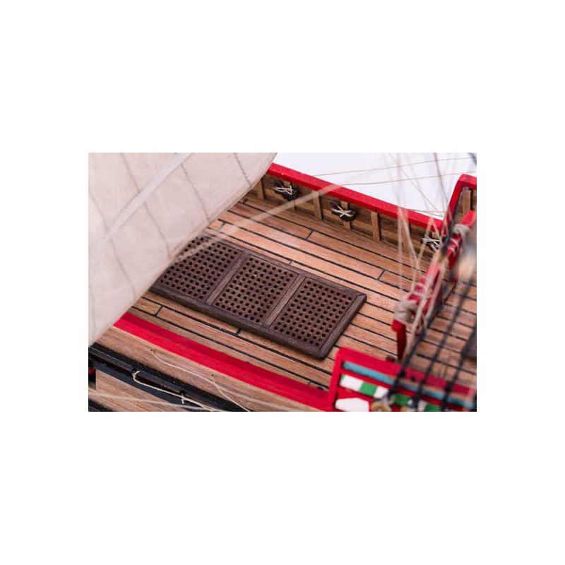 Bateau statique Golden Hind 1/72