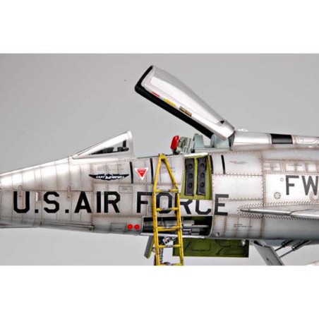 Maquette d'avion en plastique F-100D "SUPER SABRE"