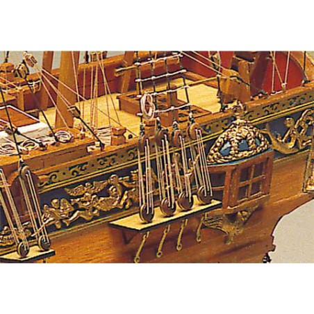 Bateau statique ROYAL CAROLINE 1/47