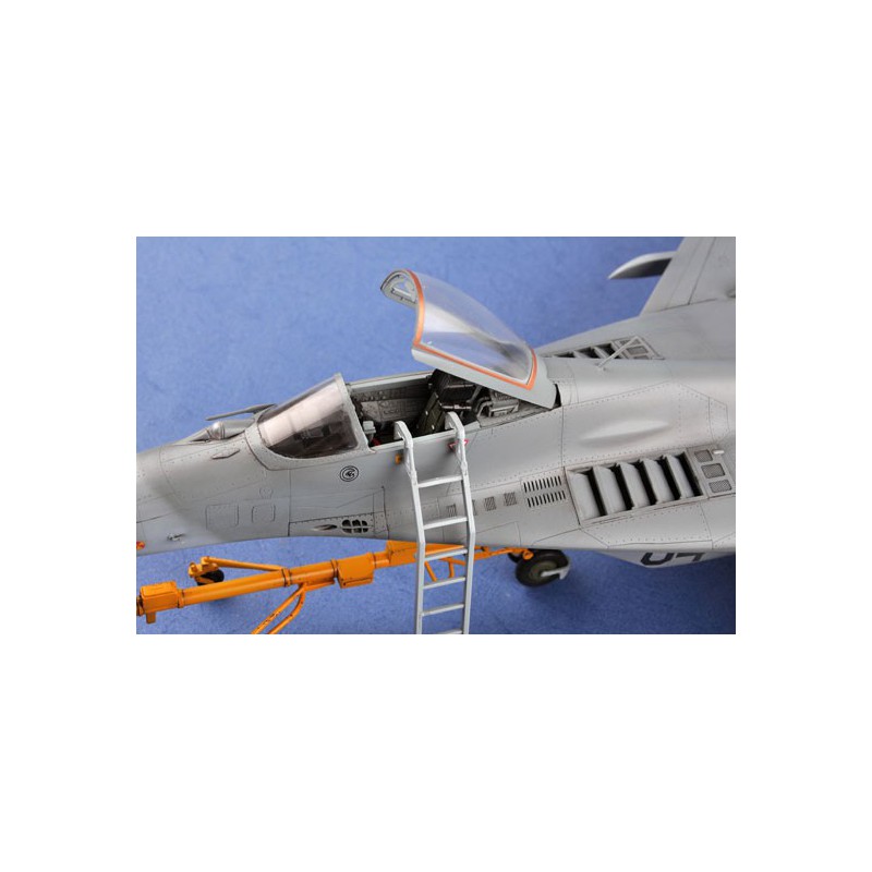 Maquette d'avion en plastique RUSSIAN MIG-29A FULCRUM Maquette d'avion en plastique RUSSIAN MIG-29A FULCRUM