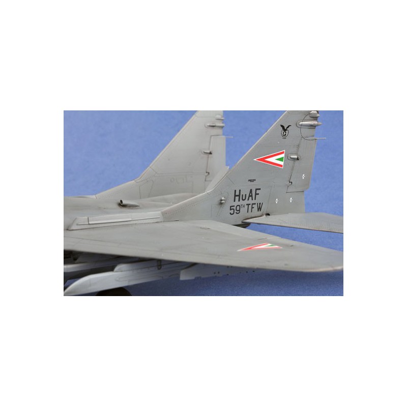 Maquette d'avion en plastique RUSSIAN MIG-29A FULCRUM Maquette d'avion en plastique RUSSIAN MIG-29A FULCRUM