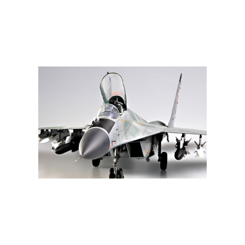 Maquette d'avion en plastique MIG-29M "FULCRUM" Maquette d'avion en plastique MIG-29M "FULCRUM"
