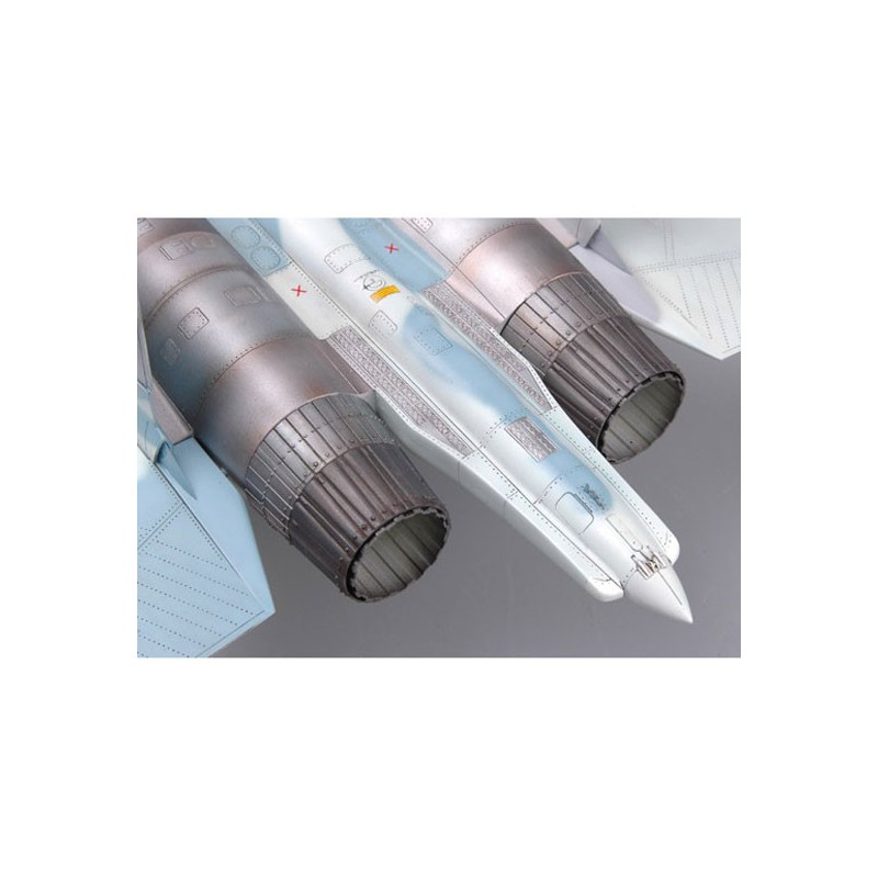 Maquette d'avion en plastique SU-27UB FLANKER-C