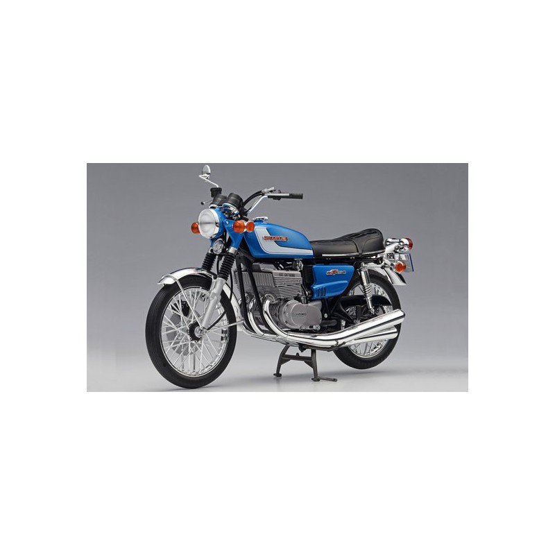 Maquette de moto en plastique SUZUKI GT380 B 1/24