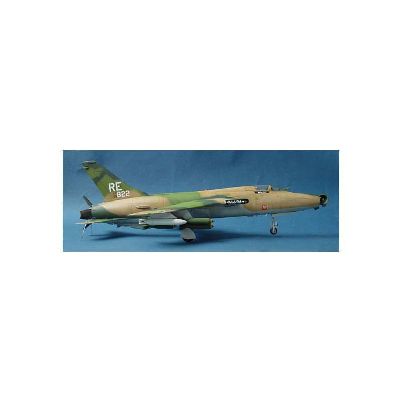 Maquette d'avion en plastique F-105D THUNDERCHIEF