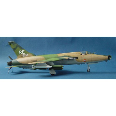 Maquette d'avion en plastique F-105D THUNDERCHIEF