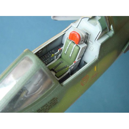 Maquette d'avion en plastique F-105D THUNDERCHIEF