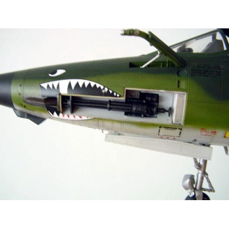 F-105G Plastikebene Modell Wild Weasel | Scientific-MHD