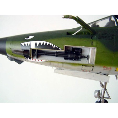 Maquette d'avion en plastique F-105G WILD WEASEL