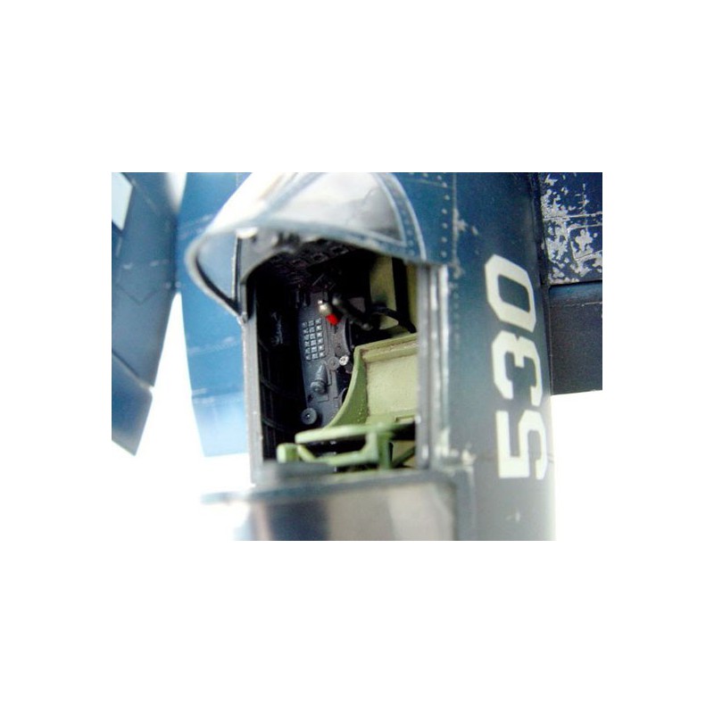 Maquette d'avion en plastique F4U-1D CORSAIR Maquette d'avion en plastique F4U-1D CORSAIR