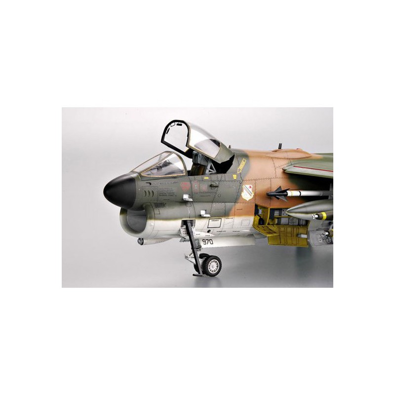 Maquette d'avion en plastique A-7D CORSAIR II